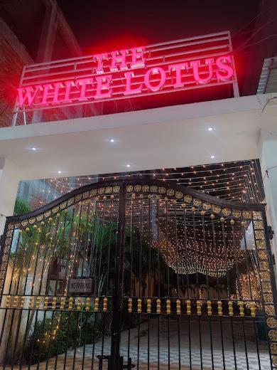 Hotel The White Lotus Gaya Exterior foto