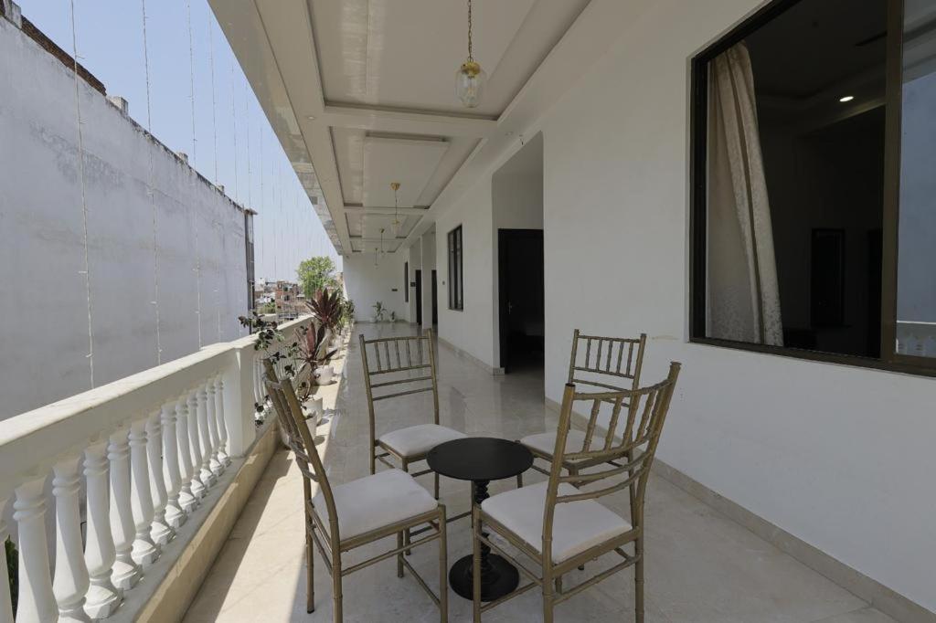 Hotel The White Lotus Gaya Exterior foto